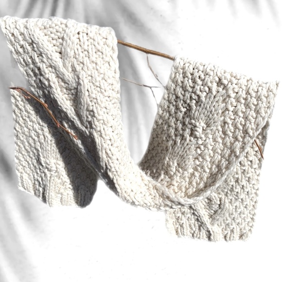 Indigo chunky knit cream coloured scarf from Indigo - Picture 4 of 10